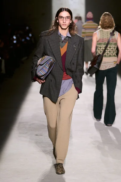 Look 19
